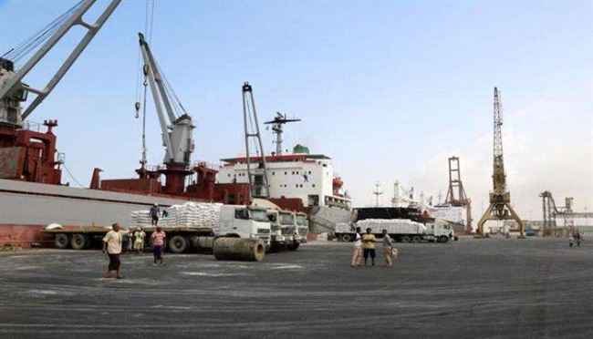 إيران تكشف من إرسال الصواريخ والطائرات المسيرة للحوثي عبر ميناء الحديدة
