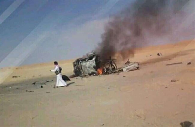انفجار حوثي عنيف يستهدف سيارة العباصي بالجوف.. فقد أبنته وأصيب مع الأخرى