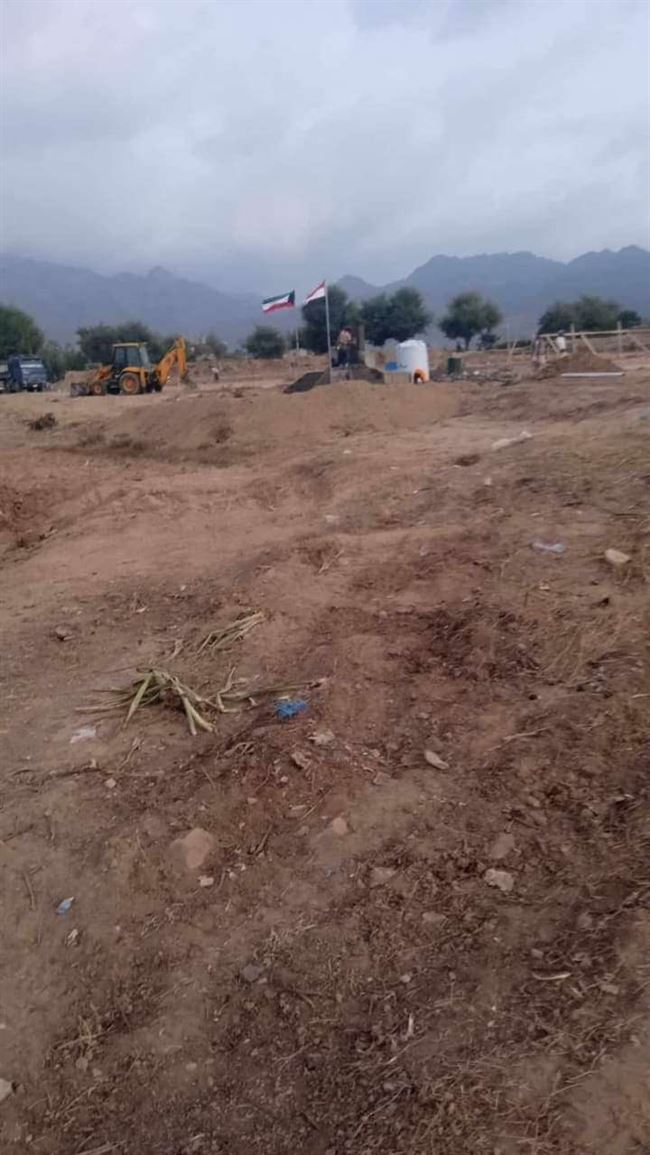 صور.. الكويت تدعم نبش المقابر في اليمن وإخراج رفات الموتى منها بتواطؤ الإخوان