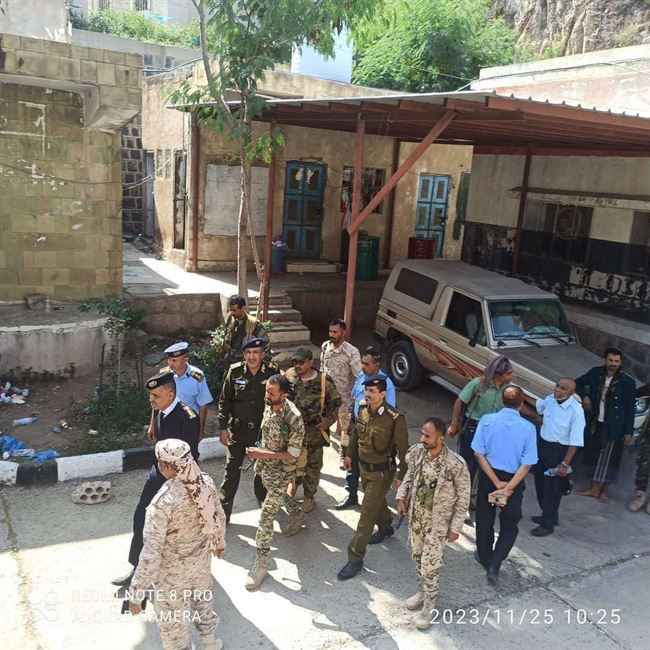 شرطة إخوان تعز تنقلب على الشرعية وتبدأ باحتلال أول مبنى حكومي