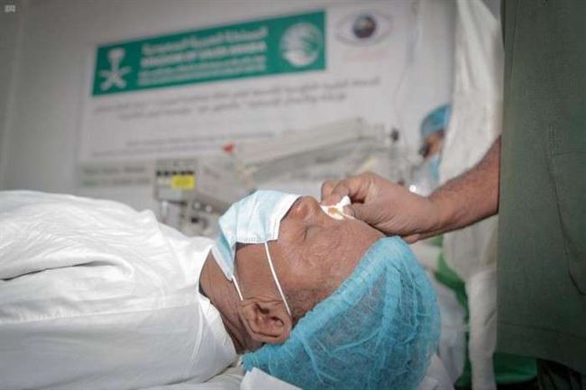 في عدن والمكلا.. فريق مركز الملك سلمان يُجري 1750 عملية جراحية