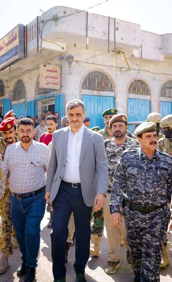 محافظ العاصمة يصدر توجيهات جديدة خلال زيارته إلى مصلحتي الجوازات والأحوال المدنية
