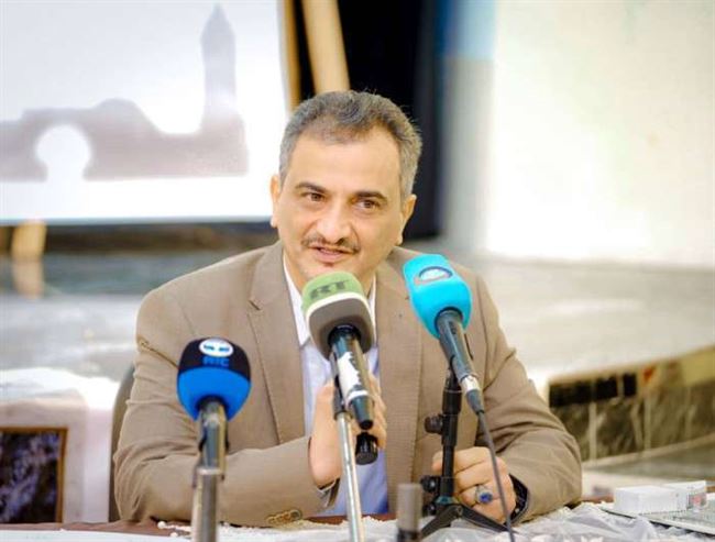 محافظ عدن يبحث أحدث الدراسات حول مشروعات صيرة