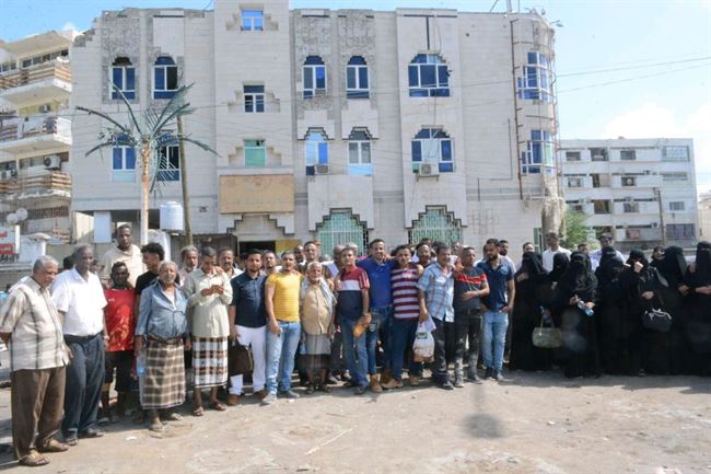موظفو بريد عدن يطالبون بتعيين مدير عام جديد من كوادر البريد 