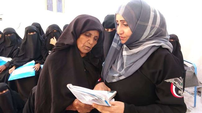 فتحية المعمري تزور مراكز محو الأمية في الحديدة وتشيد بدور الامارات