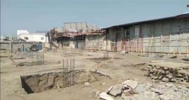 بالفيديو.. قصف حوثي يستهدف مجمع أخوان ثابت بالحديدة وسقوط ضحايا
