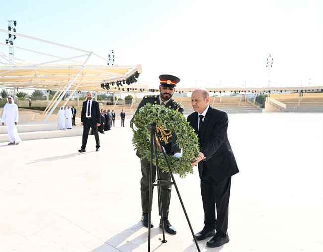 بالصور.. الرئيس العليمي يزور واحة شهداء الامارات وجامع الشيخ زايد الكبير