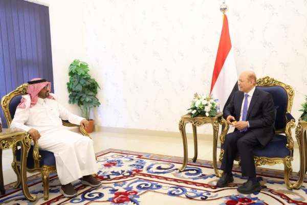 شاهد اول ظهور لرئيس هذا الكيان الداعم لمجلس القيادة الرئاسي مع رشاد العليمي