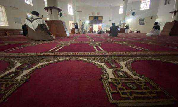 حتى المساجد لم تسلم من انتهاكاتهم.. الحوثيون مجرمو حرب