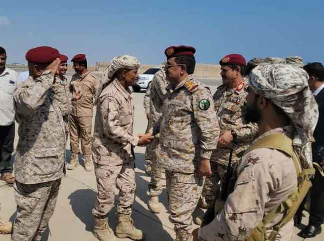 وزير الدفاع يعود إلى عدن قادما من الإمارات.. وإعلامي عسكري يعلق على الزيارة