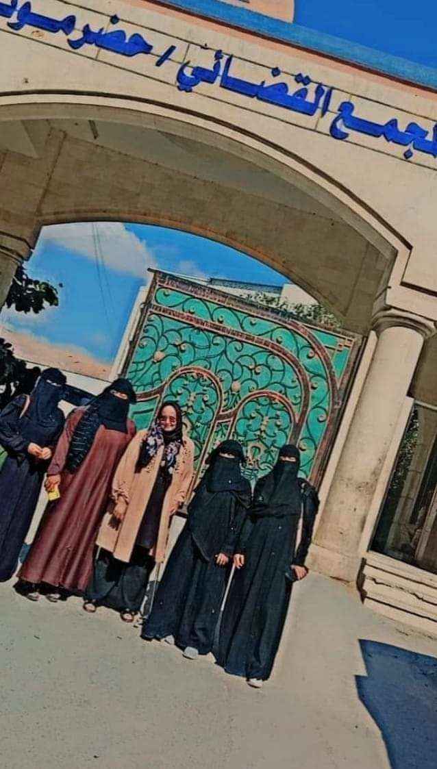 بمساندة محامية عدنية بارزة .. قضاء المكلا يبرأ الصحفية "هالة باضاوي"