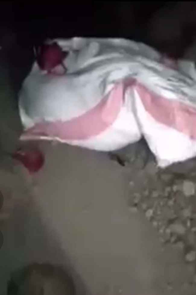 فيديو لمشرف حوثي يقتل زوجته بوحشية وآخر يذبح فتاة ويقطعها ويحشر أوصالها بكيس شوالة