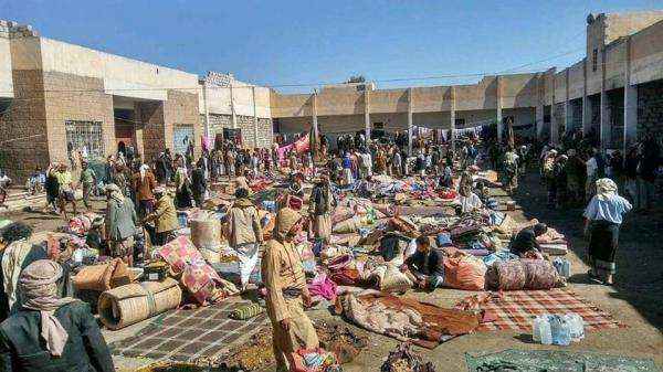 ضرب وحشي تطال السجناء.. قوة حوثية يبحث عن هاتف محمول داخل سجن ذمار