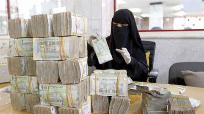 أنباء عن انفراجة ملف المرتبات وتوسيع رحلات مطار صنعاء