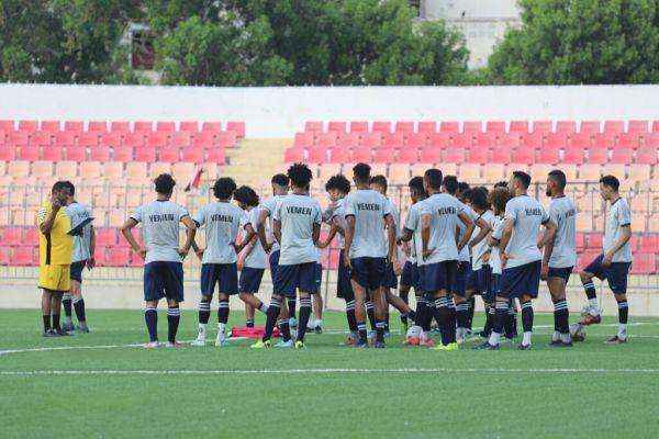 فضحية.. خلافات داخل معسكر المنتخب اليمني لكرة القدم في القاهرة