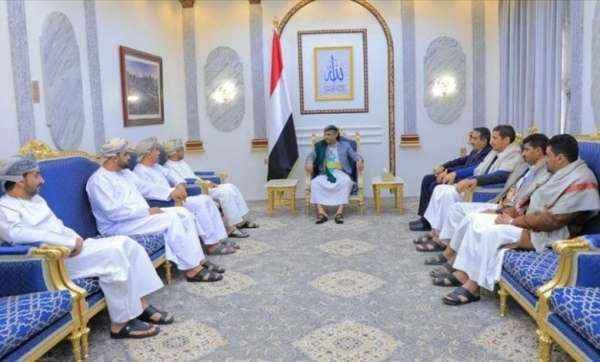 الوفد العماني يغادر صنعاء .. وناطق الحوثيين: لسنا ملزمين بوقف إطلاق النار