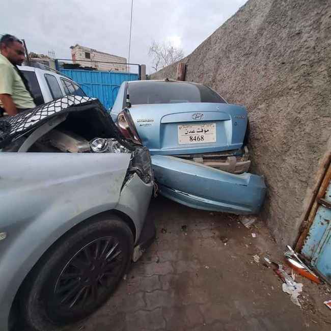شاهد بالصور.. شخص يصدم 8 سيارات في العاصمة بحادث غريب
