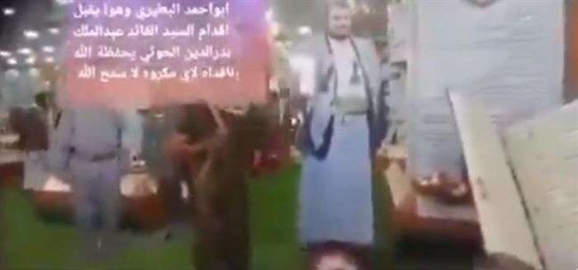 الحوثيون يعيدون عبادة الأصنام.. يستحدثون صناعته في صنعاء لزعيمهم