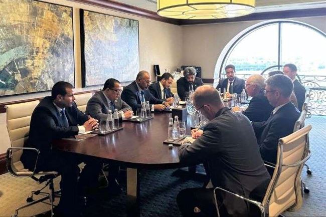 الرئاسي يبحث مع أمريكا مواجهة هجمات الحوثي في البحر والأخيرة تؤكد دعمها للمجلس