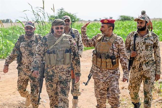 صالح يتفقد جاهزية محور الحديدة ويشدد على التأهب للمعركة القادمة