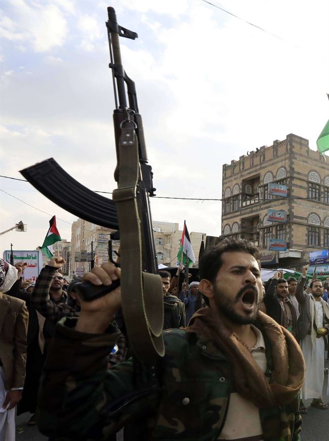 العالم يستيقظ على إرهاب الحوثيين.. 9 سنوات ينزف اليمنيين من جرائمهم المروعة