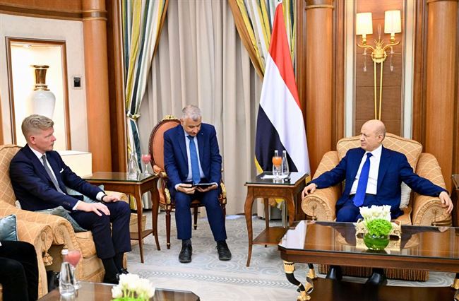 العليمي يطلع على أخر تحركات المبعوث الأممي في اليمن بشأن السلام