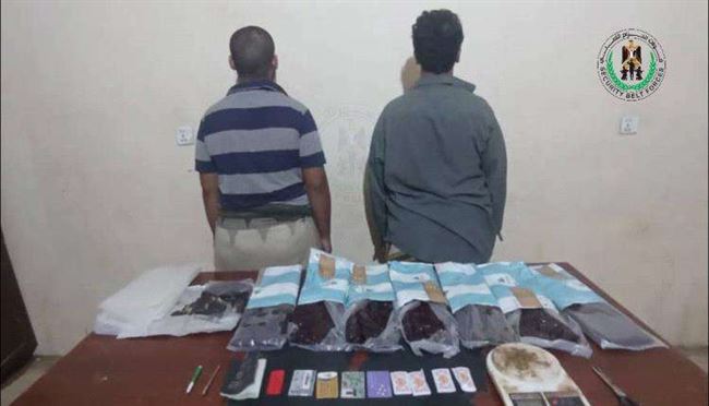 القبض على عصابة ترويج حشيش في عدن.. بحوزتها 7 كيلو