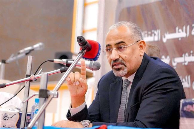 توجيه صارم لـ الزُبيدي أثناء وصوله إلى لحج.. رفع النقاط وتسليمها لهذه الجهة فقط