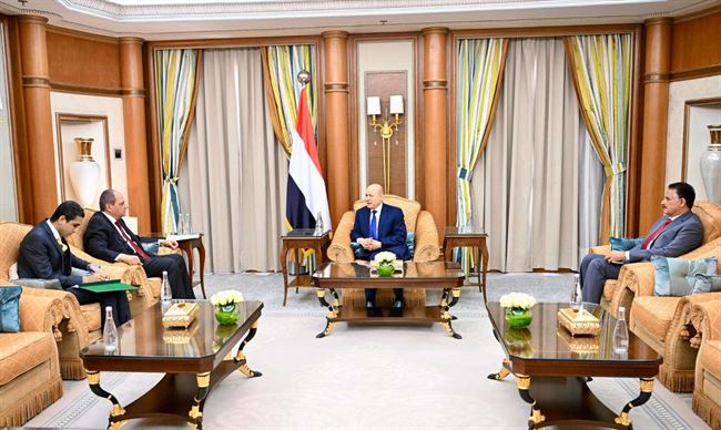 العليمي يحمل سفير مصر رسالة للرئيس السيسي