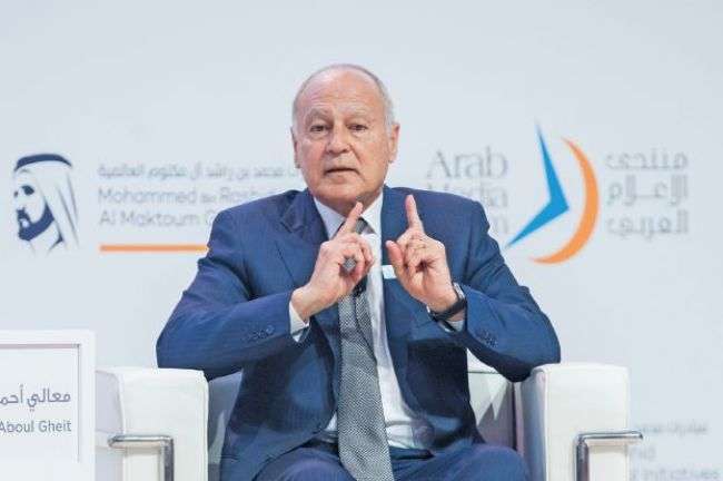 البعد الإنساني للأزمة السياسية يشغل الإعلاميين العرب
