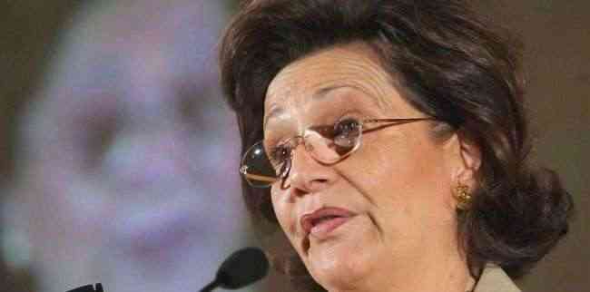 وفاة سوزان مبارك تُشعل مواقع التواصل الاجتماعي في مصر