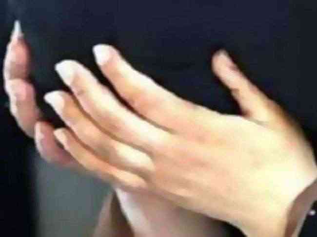 زوج يجبر زوجته على ممارسة الجنس مع أخيه المعاق .. القصة كاملة