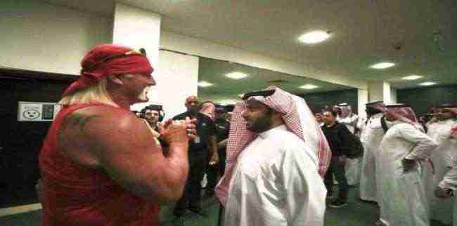 شاهد بالفيديو .. استقبال أسطوري للمصارع هالك هوغان قبل انطلاق منافسات WWE كراون
