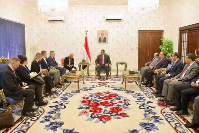 رئيس الوزراء يثمن المواقف الحازمة للإدارة الأمريكية تجاه الدور الإيراني التخريبي في اليمن