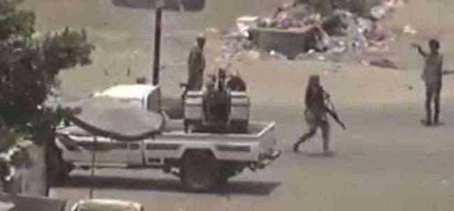 شاهد بالفيديو .. مليشيا الحشد الشعبي التابع للإصلاح تقصف المدينة القديمة في تعز