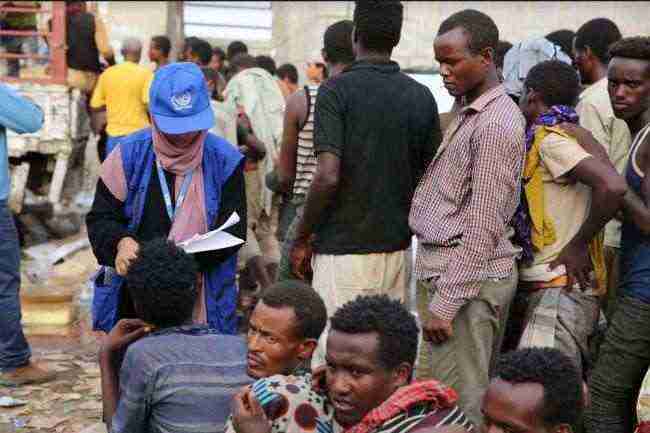 الهجرة الدولية تقدم مساعدات غذائية وطبية للمهاجرين الافارقة المحتجزين في عدن