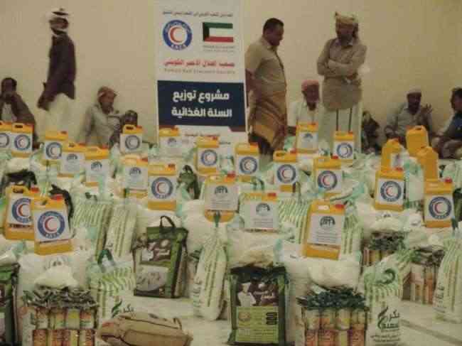 جمعية الهلال الاحمر الكويتي توزيع سلة غذائية لمناطق وادي حضرموت والصحراء
