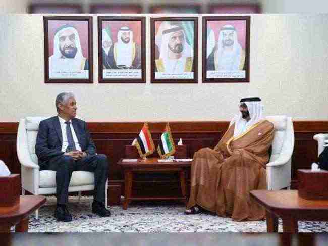 السفير المنهالي وزير الدولة الاماراتي لشؤون الدفاع يستعرضان تطورات الأوضاع على الساحة اليمنية