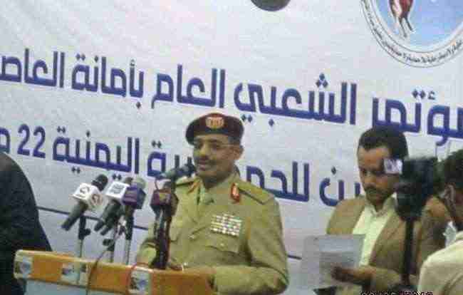 مليشيا الحوثي تقتحم منزل سلطان السامعي وتضربه أمام زوجته واطفاله