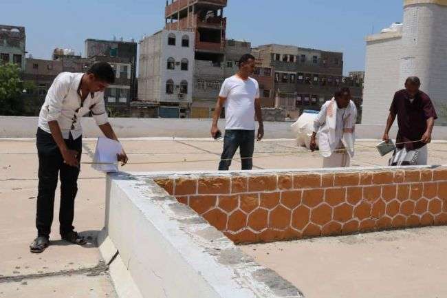 زيارة ميدانية لمدير تربية الشيخ عثمان ومهندس منظمة كير لتنفيذ مشاريع صيانة بعض المدارس