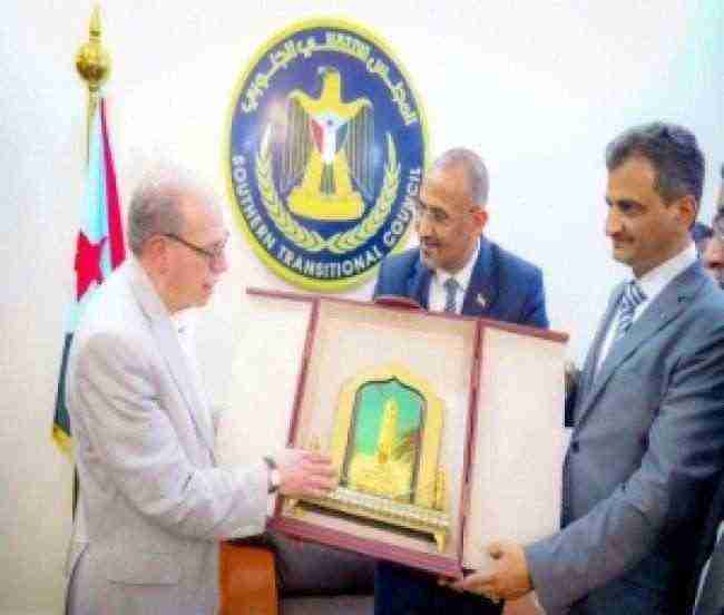 رئيس الانتقالي الجنوبي يستقبل وفد أمريكي رفيع .. تفاصيل