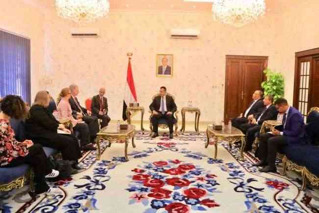 هذا مادار خلال استقبال رئيس الوزراء بالسفير الأمريكي في عدن !