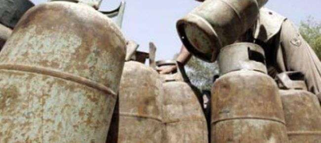 في ظل أزمة خانقة .. انفجار اسطوانة غاز تودي بحياة شخص وإصابة اخرين