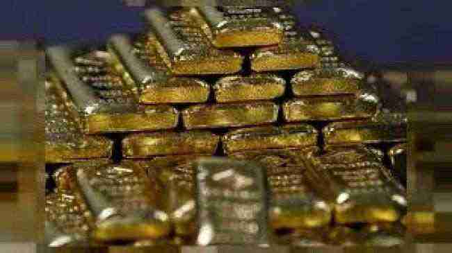 الذهب ينخفض أكثر من 1% مع كبح المركزي الأمريكي لآمال خفض وشيك لأسعار الفائدة