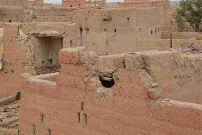 إصابة طفلان وامرأة بمقذوف حوثي على قرية الغيل بالجوف