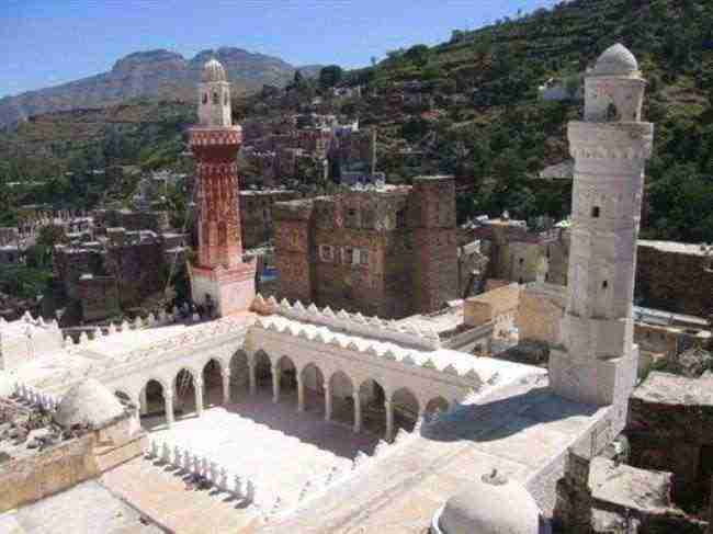 لأول مرة في إب .. يرفع الأذان بصيغته الطائفية