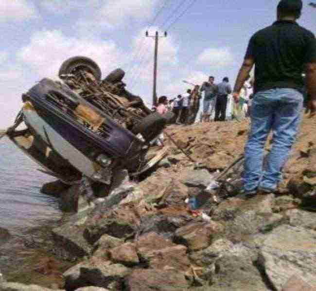 حادث مروري مروع في خط الجسر بعدن يخلف قتلى وجرحى