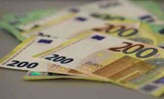 اليورو يتراجع لأدنى مستوى في أسبوع مع تنامي التوقعات بتعزيز سياسة التيسير