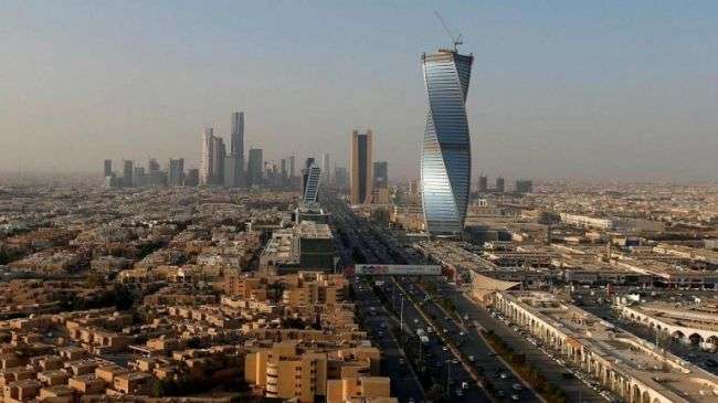 السعودية تنقل مواطنًا إيرانيًا إلى سلطنة عمان بعد علاجه بالرياض