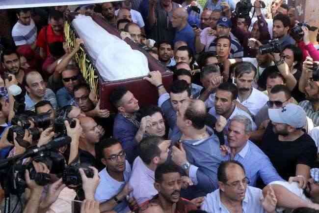 بالفيديو.. وداع حزين للفنان المصري فاروق الفيشاوي